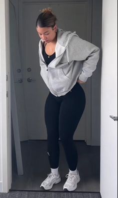 Gym Outfits For Women Black, Sport Leggings Outfit, Cute Gym Outfits For Women, Outfits Academia, Gym Aesthetic Outfits, Gym Outfit Women, Workout Outfits Aesthetic, Look Academia, Gym Outfits For Women