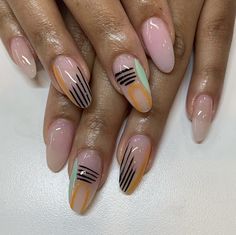 Minimal Nail Art Coffin Shape, Nails 2023 Trends Oval, Long Oval Acrylic Nails Designs, Round Shape Nail Designs, Short Nails Lines, Round Shaped Nails Designs, Oval Nail Designs Summer, Round Nail Inspiration, Nail Ideas Oval Shape