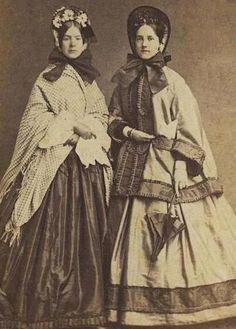 Little Women Costumes, 1860s Dresses, 1860s Fashion, 19th Century Clothing, Era Fashion, 19th Century Fashion, Victorian Clothing, Outer Wear, Victorian Women