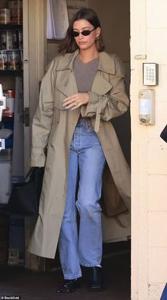 Hailey Bieber Street Style, Hailey Rhode Baldwin, Minimalist Street Style, Hailey Bieber Style, Hailey Baldwin Style, Outfits Minimalist, Trench Coat Outfit, Coat Outfits