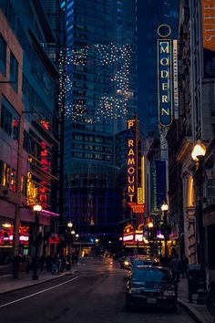 #bostonma
#chicago
#photography
#celtics
#atlanta
#redsox
#florida
#nyc
#boston
#igers
#bostonceltics
#travel
#art
#bostondotcom
#fashion
#plashcast Boston At Night, Boston Nightlife, Boston Night, Aesthetic Boston, Boston Aesthetic, Spiked Heels, Massachusetts Travel, Newbury Street