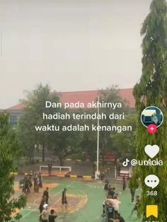 an image of people playing basketball in the park with text overlaying it that reads dan pada akhirya hadia terindh dari waktu