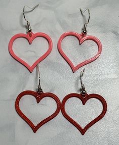 Our 3D printed earrings offer a modern twist on classic style. These lightweight accessories are designed to last, made from high-quality materials and production processes that guarantee durability and long-lasting wearability. 3d Printer Ideas, Pen Ideas, Printed Earrings, 3d Printed Earrings, Raffle Prizes, 3d Printed Jewelry, 3d Pen, Vendor Events, Printed Jewelry