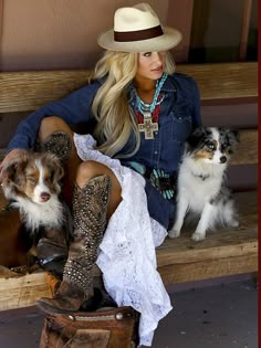 Lace Skirt & Ryan denim shirt.  Paired with a slammin' Panama hat and studded boots, this outfit is one I'd wear a lot.  Except on days when it's really hot/humid, the denim shirt can be switched out for a denim vest or lightweight tunic top. ~ Look Hippie Chic, Cowgirl Clothing, Linen Slip Dress, Cowgirl Style Outfits, Look Boho Chic, Cowgirl Look, Looks Country, Boho Cowgirl