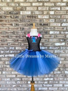 Welcome to Little Dreams by Mayra This dress is absolutely gorgeous! your little one will look so pretty!. This dress can be custom ordered to match your birthday party, Color can be changed according your requirements, Lenght of the dress is from armpit to knees, You can follow my chart or you can measure your little one and let me a note at checkout with that information Top has an embroidery patch, Skirt has three layers of tulle and straps are adjustable made with ribbon that you must tight Rainbow Dash Costume, Patch Skirt, Lilo Und Stitch, Birthday Party Outfit, Cat Birthday Party, Birthday Party Outfits, Birthday Girl Outfit, Embroidery Patch, Bday Ideas