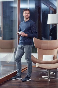 Xabi Alonso Style, Xabi Alonso, Stylish Men Casual, Mens Fashion Casual Outfits, Porsche Design, Men Style Tips, Football Player, Bayern Munich, Spring Summer 2017