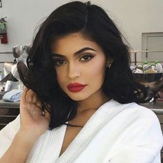 Bridal Makeup Red Lips, Red Lip Stick, Wedding Hairstyles And Makeup, Looks Kylie Jenner, Estilo Kylie Jenner, Jenner Makeup, Wedding Makeup For Brown Eyes