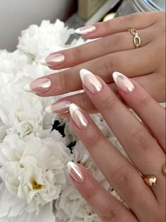 Chrome nails - short chrome nails - chrome nails short - chrome nails pink - chrome nails white - hailey bieber nails - french nails - white french nails - nail art inspo - nail art ideas - manicure ideas Simple Grad Nails, Bridal Era, Grad Nails, Pink Stiletto Nails, Ball Makeup, Subtle Nails, Colorful Nails, Manicure Tips, Fake Nails With Glue