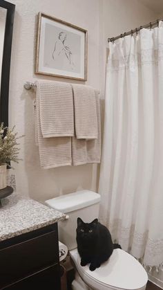 Where to find:  • Towels are pottery barn   • Shower curtain is magnolia from Target  • Picture also from Target Minimal Bathroom Counter, Bathroom Cottage, Interior Cottage, French Bathroom, Minimal Bathroom, Simple Bathroom Decor, Cozy Bathroom