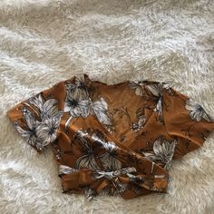 Wrap Crop Top From Amazon. Was Originally Part Of A Set. Size Small. Tie Can Wrap Around Twice And Tie In Front Or Once To Tie In Back. Never Worn But No Tags. Floral Print V-neck Crop Top For Beach, Brown Floral Print Tops For Beach, Summer Brown Tops With Floral Print, Amazon V-neck Tops For Spring, Amazon V-neck Spring Tops, Amazon Tops, Green Crop Top, Wrap Crop Tops, Top Ideas