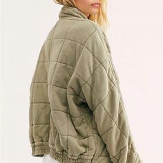 Free People Quilted Green Jacket Most Popular Jacket Size Medium Rusty Green Color Never Own New Without Tags Creation Couture, 가을 패션, Knit Jacket, Quilted Jacket, Wearing Black, Jacket Outfits, Boho Outfits, What To Wear, Coats For Women