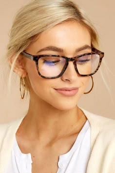 Glasses For Oval Faces, Glasses For Round Faces, Blonde Makeup, Retro Eyeglasses