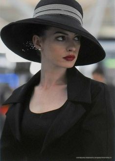 Anne Hathaway Batman, Selina Kyle Style, Anne Hathaway Selina Kyle, Dark Knight Rises Catwoman, Anne Hathaway Catwoman, Catwoman Selina Kyle, Dark Knight Rises, Hat Party, Selina Kyle