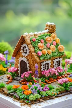 Looking for Gingerbread House Ideas? Discover elegant designs that add a classy touch to your holiday decor. These creative ideas will impress your guests and elevate your festive atmosphere! Garden Gingerbread House, Cottage Gingerbread House, Gingerbread House Decor, Christmas Kid Crafts, Gingerbread House Contest, Candy Houses