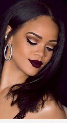 Labiales que son ideales para piel morena Black Lipstick Makeup, Dark Lipstick Colors, Rihanna Makeup, Maquillage Yeux Cut Crease, Maquillage On Fleek, Makeup Sephora