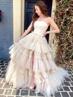 Ballkleid A-Linie trägerlos Tüll lang mit gestuften Rüschen Tiered Prom Dress, Tulle Long Prom Dress, Pleated Bodice, Tulle Prom Dress, Tulle Fabric, Long Prom Dress, Prom Dresses Long, Bride Dress, Bridesmaid Dress