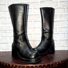 Spectacular Frye "Vintage Y2k" Dorian Black Platform Chunky Heel Zippered Tall Mid-Calf Brown Leather Boots Size 9 M Extremely Rare And Sold Out Black Genuine Leather Upper Chunky Stacked Platform & Heel Zipper For Easy On/Off Tall Mid-Calf Height Square Toe Aprox Measurements; 3" Total Heel Height (1" Platform). 12" Shaft Height Tags: Summer/Spring/Fall/Winter, Festival, School, Date, Weekend, Party, Casual/Formal Wear, Vacation, Easter, Mother's Day, Cruise, Beach, Date Night, Friday, Weekday, Church, School, College, Streetwear, Concert, Movies, Picnic, Photoshoot, Graduation, Birthday, Anthropologie, Zara, Free People, J.Crew, Frye, Ralph Lauren. Bed Su Boho Torid City Chic Western 2000 Goth, Bohemian Punk, Photoshoot Graduation, Y2k Boots, Grunge Bohemian, Picnic Photoshoot, Street Festival, Western Bohemian, Grunge Band