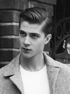 Classic Haircut Men Classy, 50s Mens Hair, 60s Hairstyles Men, Classic Haircut Men, Mens 50s Hairstyles, 1940s Mens Hairstyles, Classy Mens Fashion, Vintage Hairstyles For Men, 50s Hairstyles Men