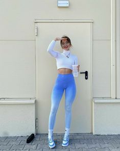 Yoga Pants Girls, Disco Pants, Gym Girl, Dress Leather, Effortlessly Chic Outfits, Jenner Outfits, Fun Pants, Tights Outfit