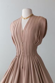 Vintage Clothing Boutique, Vintage Suits, Moda Vintage, Trend Fashion, Looks Vintage, Fancy Dresses, A Dress, Pretty Dresses