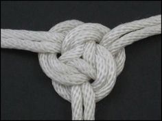 a knot is shown in white on a black background