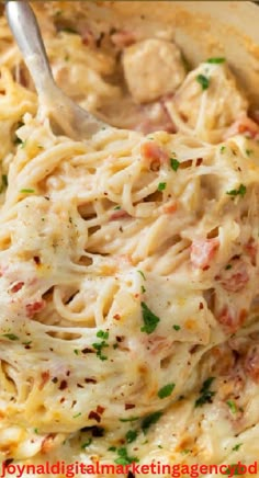 Chicken Spaghetti Casserole Spaghetti Recipes Easy, Healthy Dinner Recipes For Family, Chicken Spaghetti Recipes, Recipes Healthy Dinner, Meal Train Recipes, Dinner Recipes For Family, Chicken Spaghetti, Easy Casserole Recipes