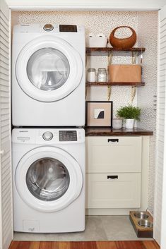 a washer and dryer are stacked on top of each other in the laundry room