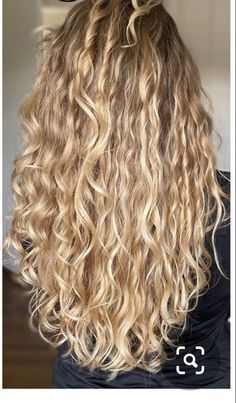 Pelo Ondulado Natural, Blonde Curly Hair Natural, Highlight Hair Dye, Beachy Blonde Hair, Surfer Girl Hair, Summer Blonde Hair