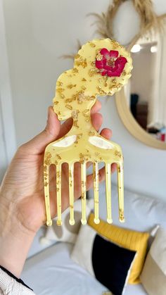 Handmade Epoxy Resin Comb. Epoxy Resin Hair Accessories, Resin Comb, Handpicked Flowers, Old Lanterns, Styling Brush, Afro Hair, Afro Hairstyles, Resin Diy, Handmade Decorations