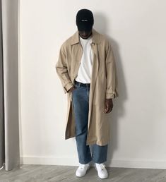 Guy Trench Coat Outfit, Business Casual Trench Coat Outfit, Men With Trench Coat, Mens Beige Trench Coat Outfit, Men Trench Coat Outfit Mens Fashion, Beige Trenchcoat Outfit Men, Tan Trench Coat Outfit Men, Men’s Coat Outfit, Trenchcoat Outfit Men