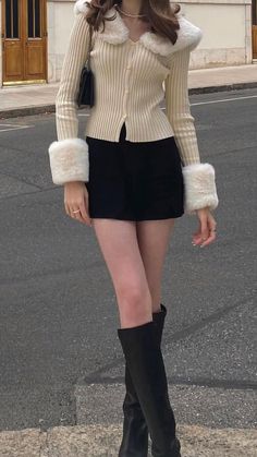 Rich Girl Outfits, How To Have Style, Unique Photos, College Fits, Photography Filters, Fits Inspo, Miniskirt Outfits, Elegante Casual