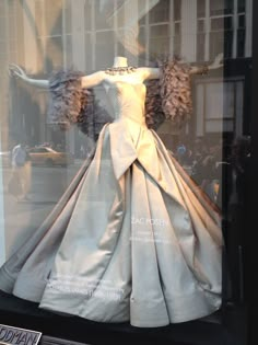 Zac Posen Gown, Couture Mode, Stunning Gowns, Packing Tips, Fancy Dresses, A Dress, Dream Dress