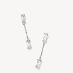 Kendra Scott Juliette Silver Drop Earrings In White Crystal New Hoco Inspo, Kendra Scott Silver, Jewelry Kendra Scott, Drop Earrings Silver, Kendra Scott Jewelry, White Crystal, Silver Drop Earrings, Earrings Silver, Kendra Scott