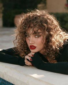 Medium Bob Layered Hairstyles, Curly Hair Salon, Medium Bob, Layered Hairstyles, Curly Hair Styles Easy, Best Skincare, Curly Hair Inspiration, Beauty Shoot