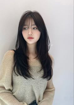 Layer Hair Korean Long, Layers With Bangs Asian, Asian Girl Haircut Medium, Asian Haircut Mid Length, Wolfcut Hair Long Round Face, Asian Hairstyles Straight Hair, Korean Hair Inspiration, Medium Long Length Haircut With Bangs