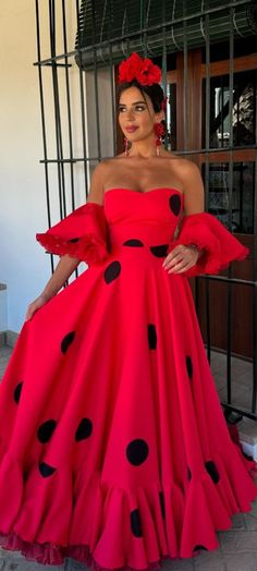 Flamenco Dress, Flamenco Dancing, Janet Guzman, Dance Outfits, Shades Of Red, Sweet 16, Pretty Dresses, African Fashion, Prom Dresses