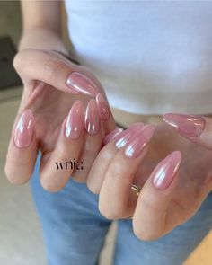 Neutral Nails Pearl, Braidsmaids Nails, Korean Nails Pearls, Pink And White Aura Nails, Nails Pearl Effect, Pink And Pearl Nails, Pearlized Nails, Korean Pink Nails, Pearl Inspired Nails