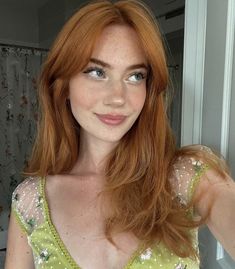 Kennedy Walsh Ginger Hair On Fair Skin, Fair Skin Aesthetic, Pretty Ginger Girl, Redheaded Women, Coquette Strawberry, Pretty Redhead, Redhead Models