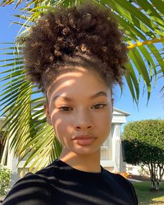 Mussette Instagram, Afro Model, Hannah Mussette, Hannah Mussette Instagram, Big Afro Hair Aesthetic, Hair Routines, Long Curly Hair