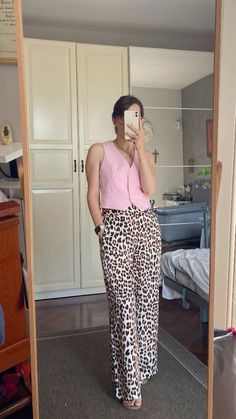 Animal Print Pants Outfit, Printed Pants Outfits, Outfits Primavera, Animal Print Pants, Lawyer Outfit, Animal Print Outfits, Outfit Primavera, Going Out Outfits, Tulum