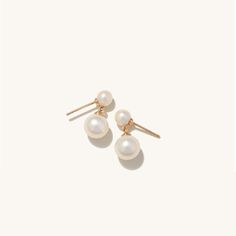 Go ahead and diversify your pearl portfolio. Because, why else not? Handcrafted in 14k solid gold featuring three finishes. Affordable Pearl Drop Earrings, Mejuri Pearl Earrings, Timeless Jewelry Pieces, Mejuri Pearl, Mejuri Earrings, Simple Pearl Earrings, Double Pearl Earrings, Pearl Drop Earrings Gold, Pearl Accessories