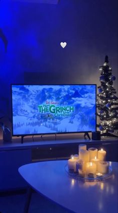 Christmas, christmas decor, the ginch, candles, ambiance, christmas movie Aesthetic Christmas Movies, Christmas Break Aesthetic, Aesthetic Christmas Party Ideas, Winter Movies Aesthetic, British Christmas Aesthetic, Couples Christmas Aesthetic, The Grinch Aesthetic, Watching Christmas Movies Aesthetic, Christmas Candle Aesthetic