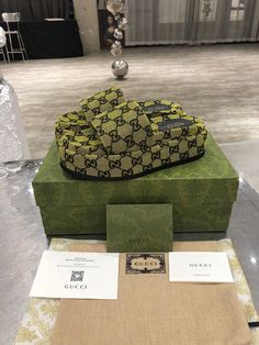 Size: 35-47 It comes with Dust box, Care manual, Tag, and Paper bag.Size Guide: Green Gucci, Trendy Shoes Sneakers, Best Shoes For Men, Fresh Shoes, Hype Shoes, Girly Shoes, Aesthetic Shoes, Swag Shoes, Cute Sandals