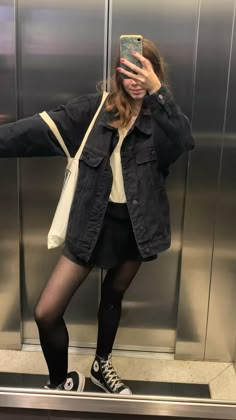 Black Denim Jacket Outfit Grunge, Black Coudroy Jacket Outfit, Black Curdory Jacket Outfit, Black Jean Jacket Outfits Aesthetic, Black Courdory Jacket Outfit, Black Demin Jacket Outfits, Black Corduroy Jacket Outfit