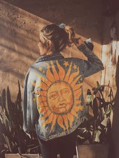 Painted denim jacket • Le Soleil • The Sun • artist @conicuri I Wish I Had Someone, Customizing Clothes, Custom Jean, Mode Hippie, Estilo Hippie