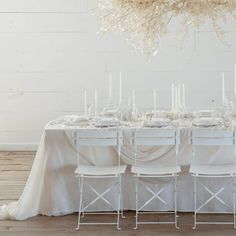 wedding table setting with monochromatic white table decor Sustainable Wedding Decor, Willow Hand, White Table Cover, Cotton Textiles, Cake Tables, All White Wedding, Sustainable Wedding, Event Table, White Table Cloth