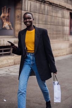 Adut Akech Street Style, Casual Chic Fall, Winter Street Style, Adut Akech, Pfw Street Style, Street Style Shop, Minimalist Street Style, Minimalist Winter