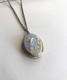 Nose Piercing Gold, Vintage Cameo Jewelry, Necklace Locket, Rings Necklace, Jewelry Accessories Ideas, Bird Necklace, Classy Jewelry, Funky Jewelry, Jewelry Lookbook