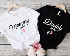 two shirts that say mommy to be and daddy to be