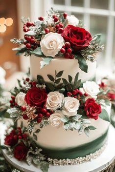 December Wedding Colors, Romantic Color Palette, Winter Wedding Red, Christmas Wedding Themes, Christmas Wedding Cakes, Winter Wedding Color Palette, Wedding Color Palettes, Wedding Ambiance, Color Palette Ideas